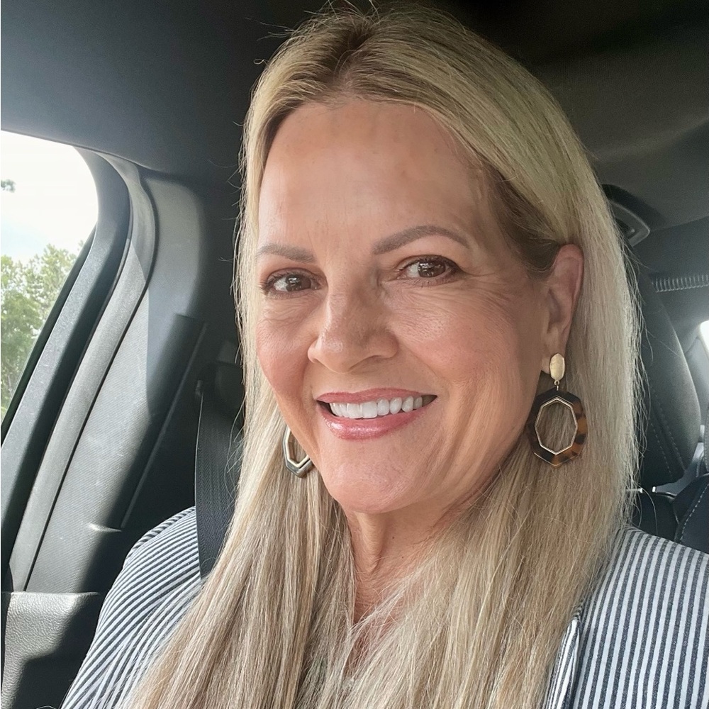 Meet your Posher, Jennifer